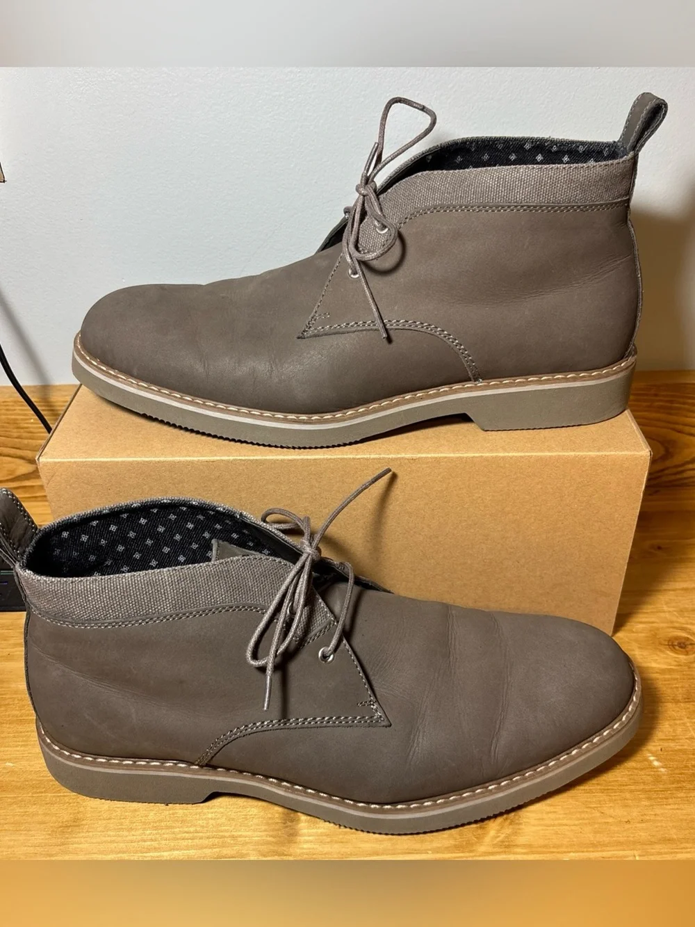 G.H. Bass & Co. Men's Blake Casual Chukka Shoe Size 10.5 M Gray Leather